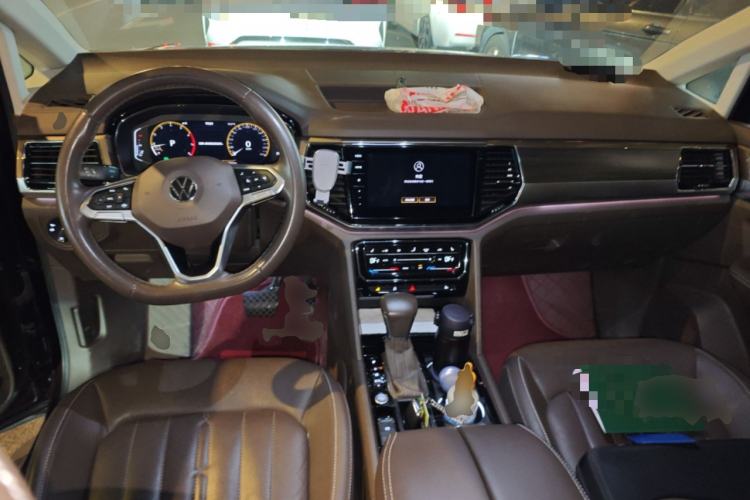 Used Volkswagen Viloran 2020 330TSI Luxury Edition Center Console