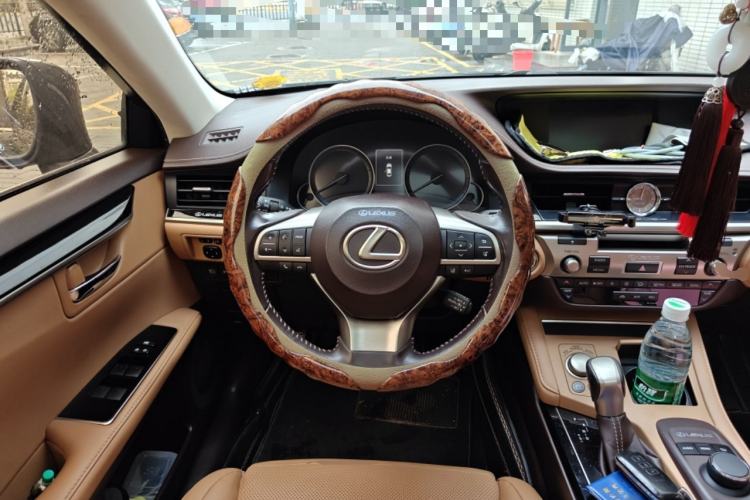 Used Lexus ES 2015 300h Comfort Edition Steering Wheel