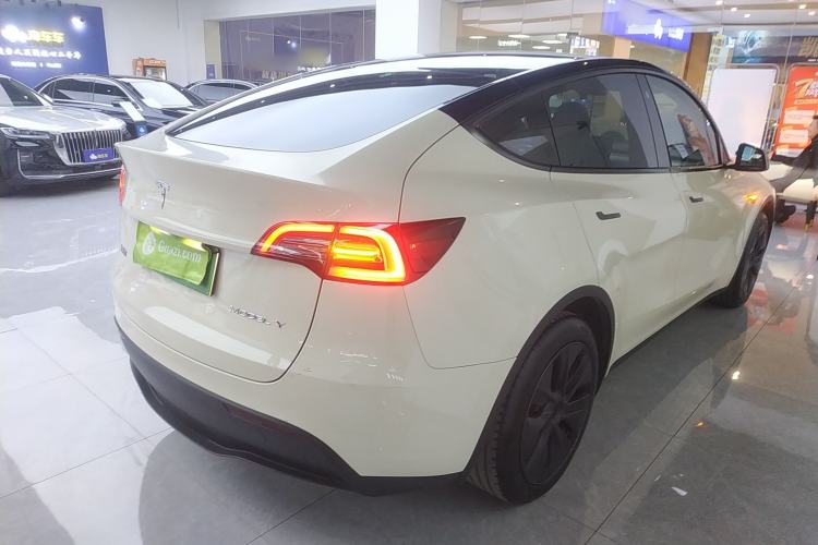 Used Tesla Model Y 2023 Rear-Wheel-Drive Version

