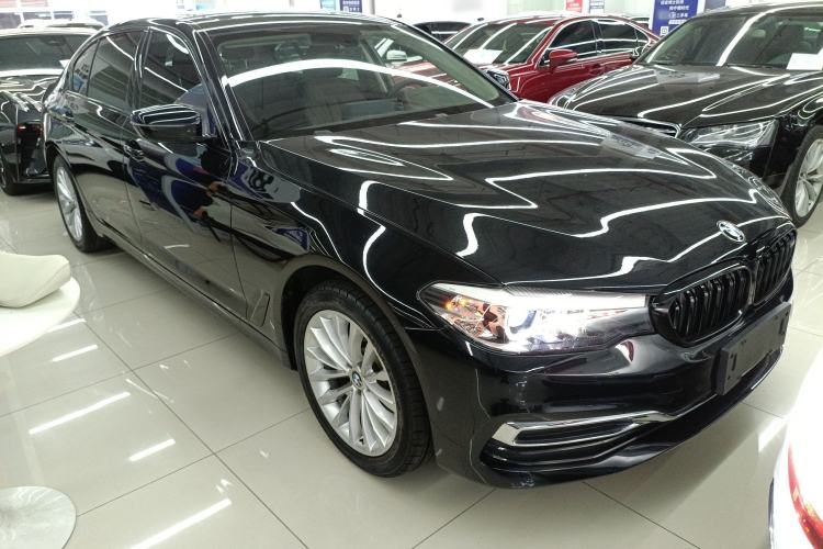 Used BMW 5 Series 2020 525Li Luxury Package Front Right 45 Deg