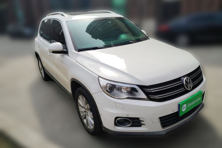 Used Volkswagen Tiguan 2010 2.0 TSI Automatic All-Wheel Drive Flagship Navigation Edition Front Right 45 Deg