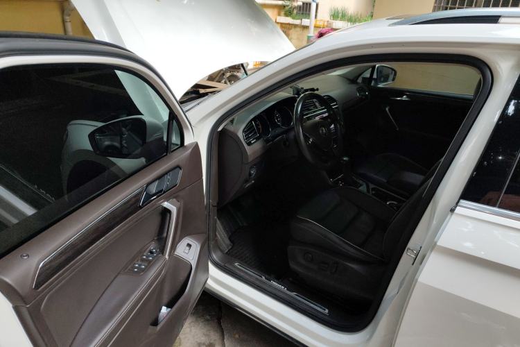 Used Volkswagen Tiguan L 2017 330TSI Automatic Two-Wheel Drive Flagship Edition Interior 3