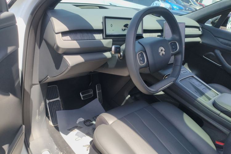 Used Nio ES8 2023 75 kWh Center Console