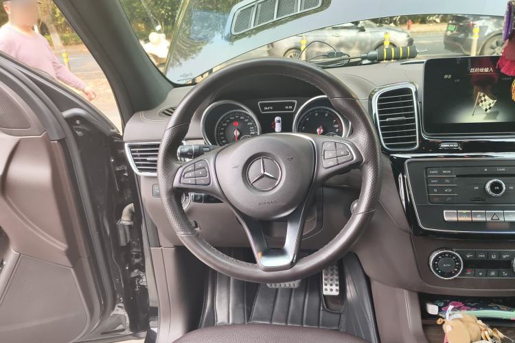 Used Mercedes-Benz GLE 2017 GLE 320 4MATIC Dynamic Model Steering Wheel