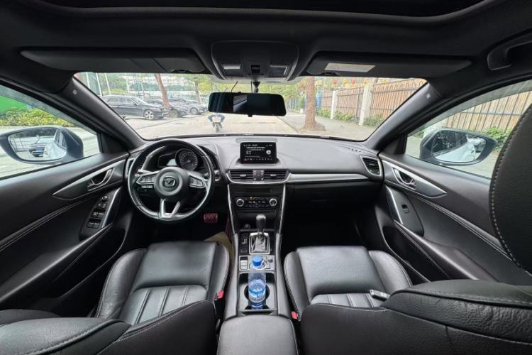 Used Mazda CX-4 2018 2.0L Automatic Two-Wheel Drive Blue Sky Luxury Edition Interior 3