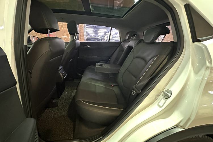 Used Hyundai ix25 2015 1.6L Automatic Two-Wheel-Drive Deluxe DLX Model