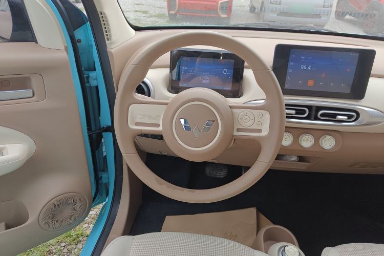 Used Wuling Hongguang MINIEV 2025 Four-Door Version Premium Edition Steering Wheel