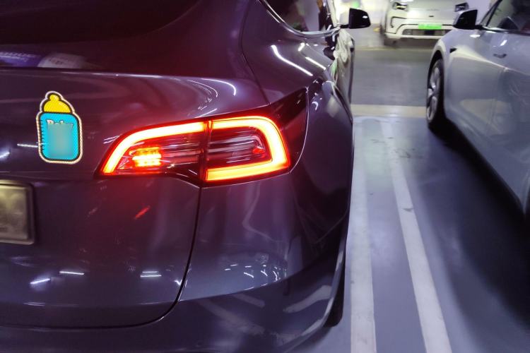 Used Tesla Model Y 2021 Long-Range All-Wheel-Drive Version Right Rear Taillight