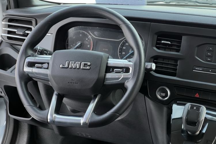 Used JMC Fushun 2023 2.0T Automatic Short-Wheelbase Mid-Top Commercial Multi-Purpose 6-Seater Passenger Vehicle
