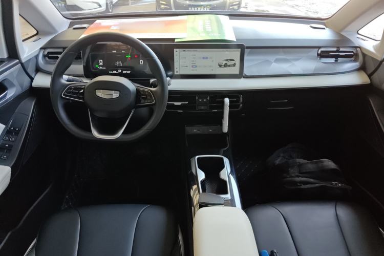 Used Geometry E Firefly 2024 401km Starlight Center Console