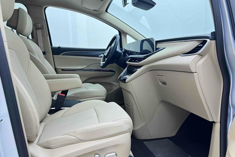 Used Buick GL8 New Energy 2025 Lu Shang Luxury Edition 7-Seater Right Front Seat