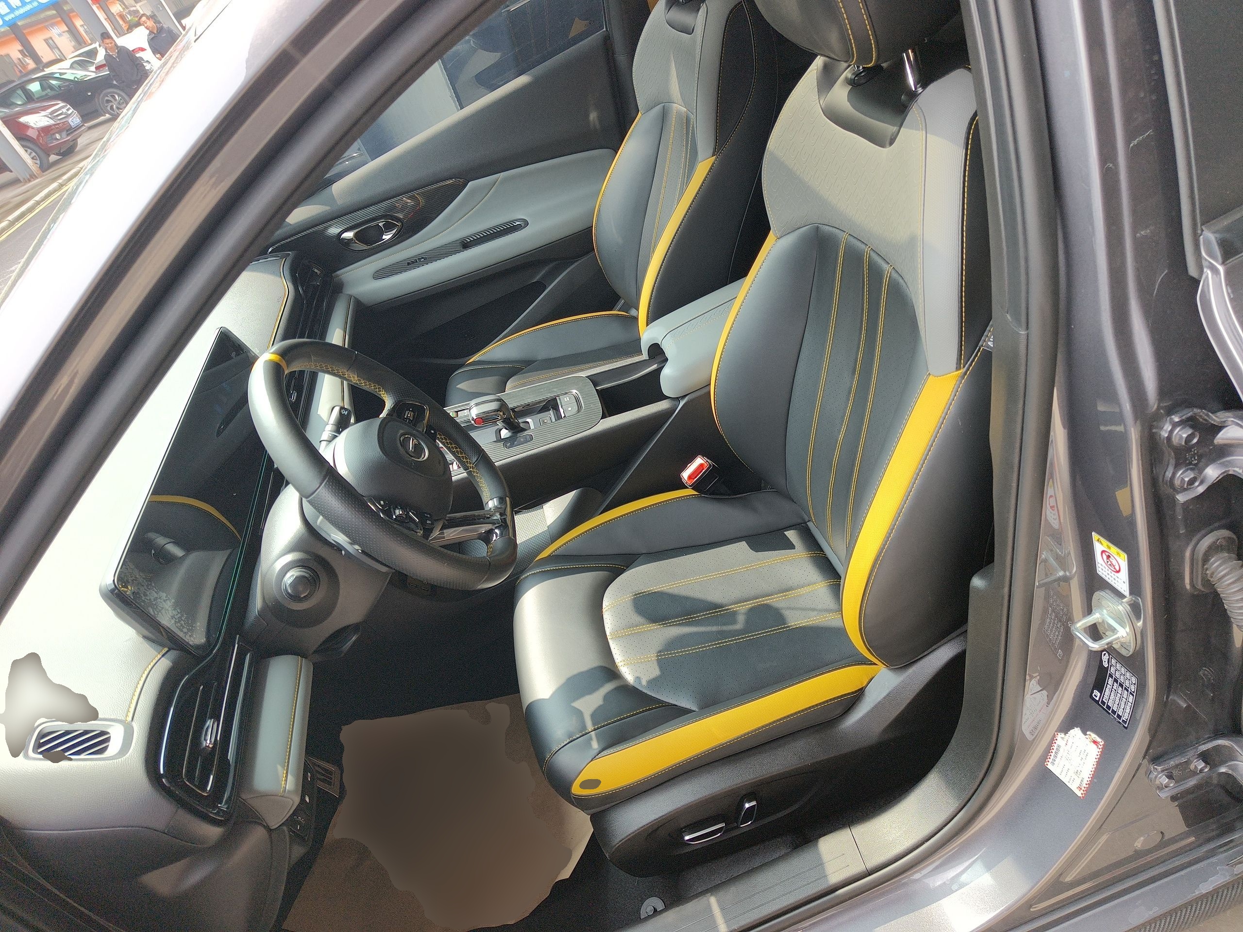 Переднее сиденье в автомобиле