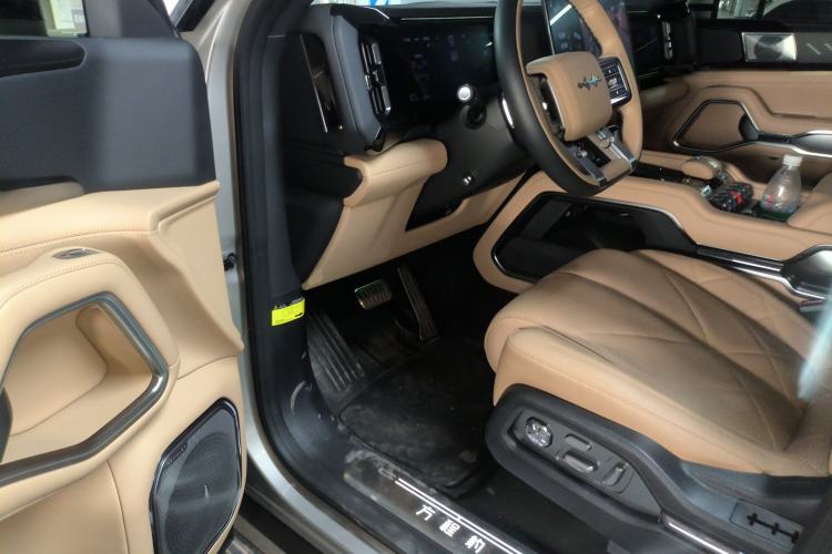 Used Formula Leopard Leopard 8 2025 Smart & Brave Flagship Edition 7 Seats