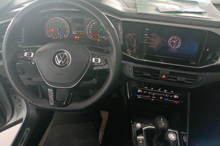 Used Volkswagen Tayron 2020 330TSI Two-Wheel Drive Luxury Smart Connectivity Version Center Console