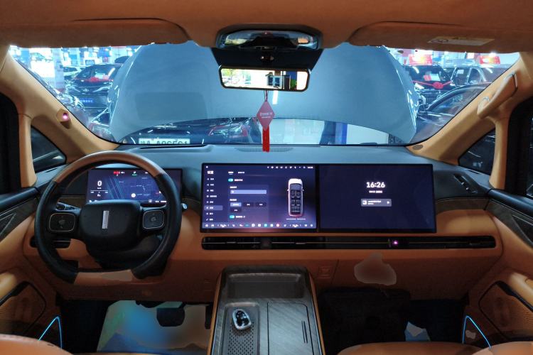 Used Wey Gaoshan 2025 Four-Wheel Drive Alpine 8 Center Console