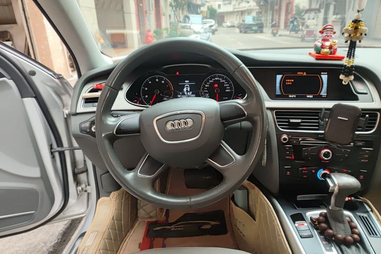 Used Audi A4L 2015 30 TFSI Automatic Comfort Model Steering Wheel