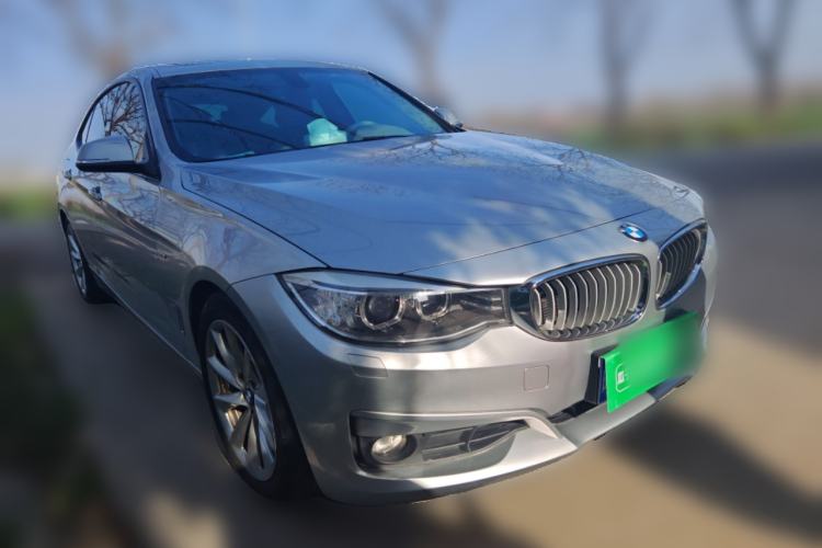 Used BMW 3 Series GT 2013 320i Sport Design Package Front Right 45 Deg