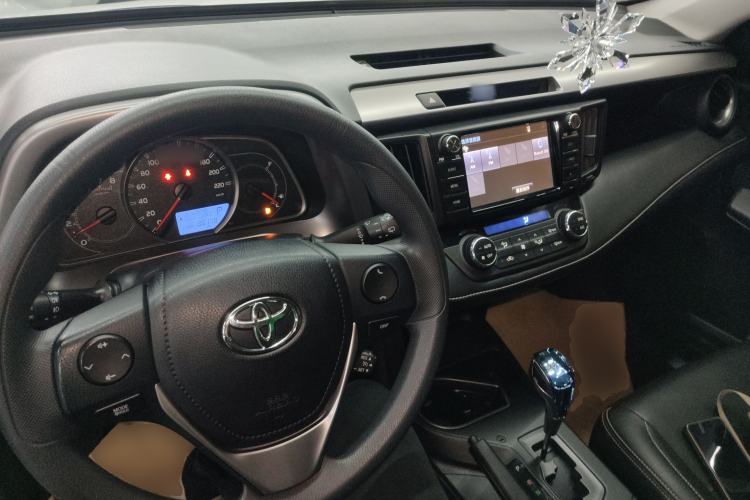 Used Toyota RAV4 2019 2.0L CVT Two-Wheel Drive Comfort Edition China VI Standard
