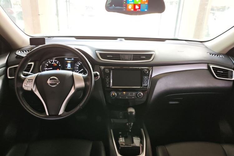 Used Nissan X-Trail 2016 2.0L CVT Smart Enjoyment Version 4WD
