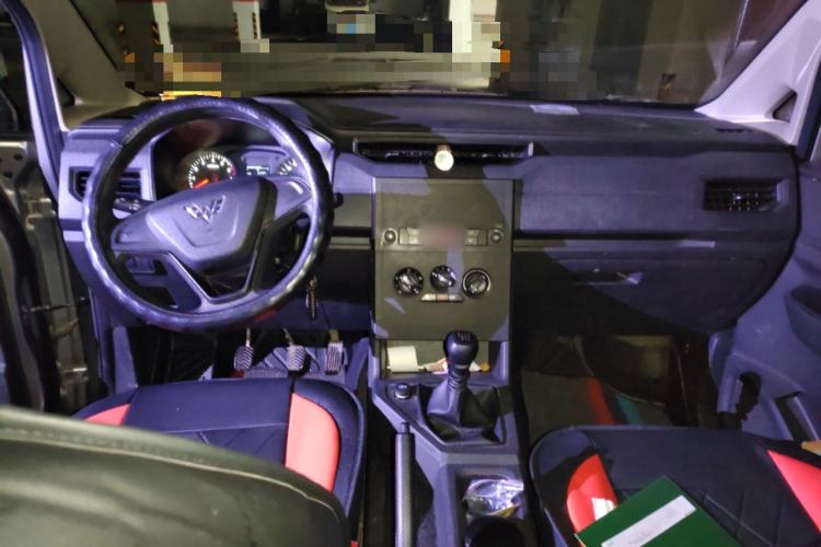 Used Wuling Hongguang PLUS 2020 1.5L Manual Standard Edition 5 Seats
