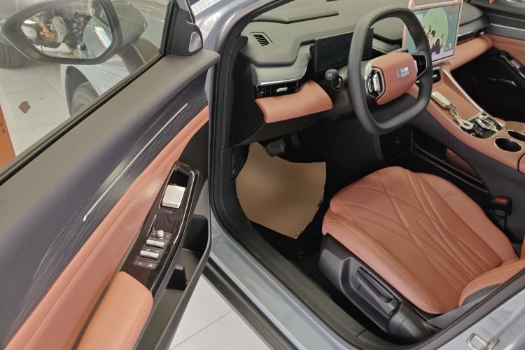 Used Geely Galaxy L6 2025 EM-i 140km Long-Range Version Driver Seat