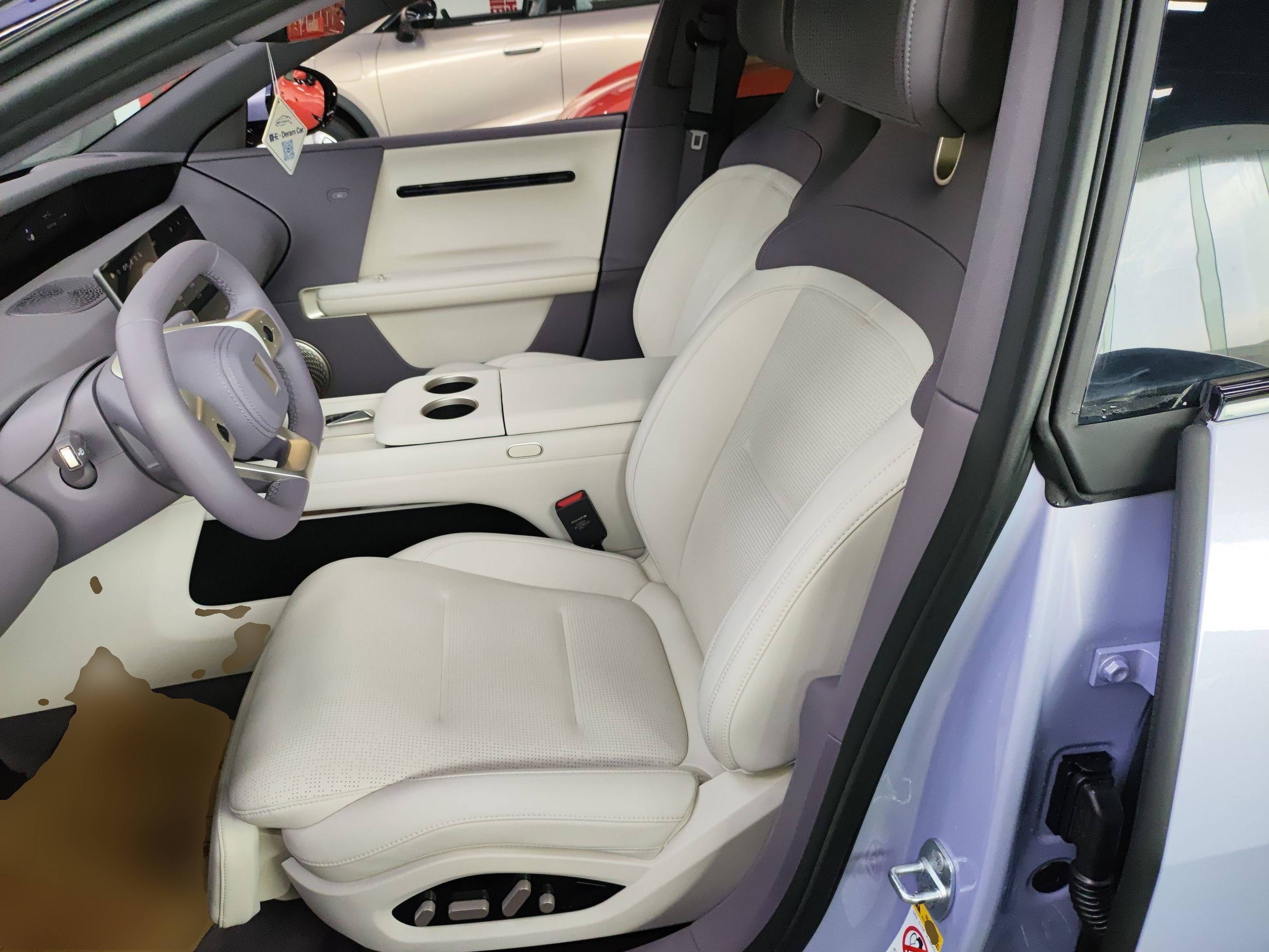 Переднее сиденье в автомобиле