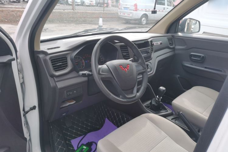 Used Wuling Hongguang V 2022 1.5L Jingqu Edition Enclosed-Window Vehicle with Electric Power Steering LAR Center Console