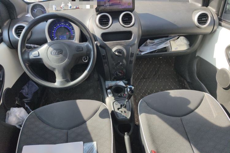 Used BYD F0 2015 1.0L AMT XuanKu Model Center Console
