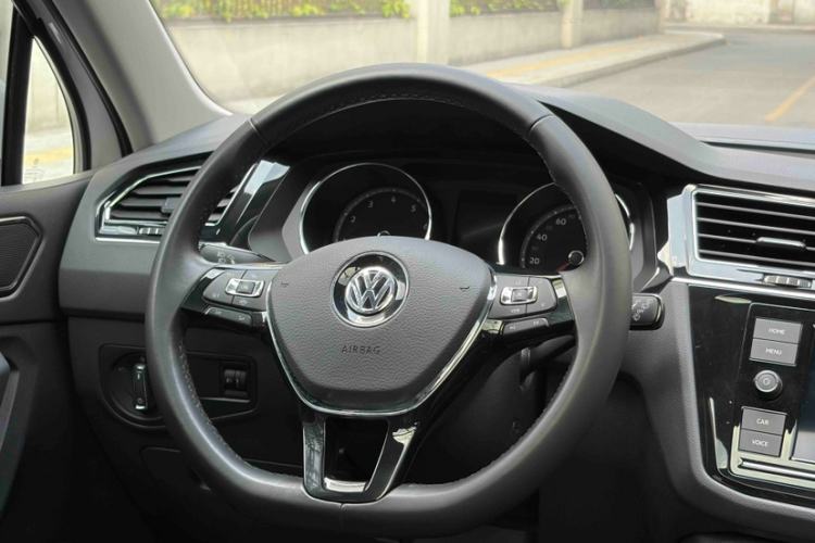 Used Volkswagen Tiguan L 2019 330TSI Automatic Two-Wheel Drive Panoramic Comfort Edition China VI Standard Interior 5