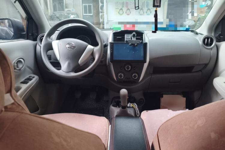 Used Nissan Sunny 2015 1.5XE Manual Comfort Edition Center Console