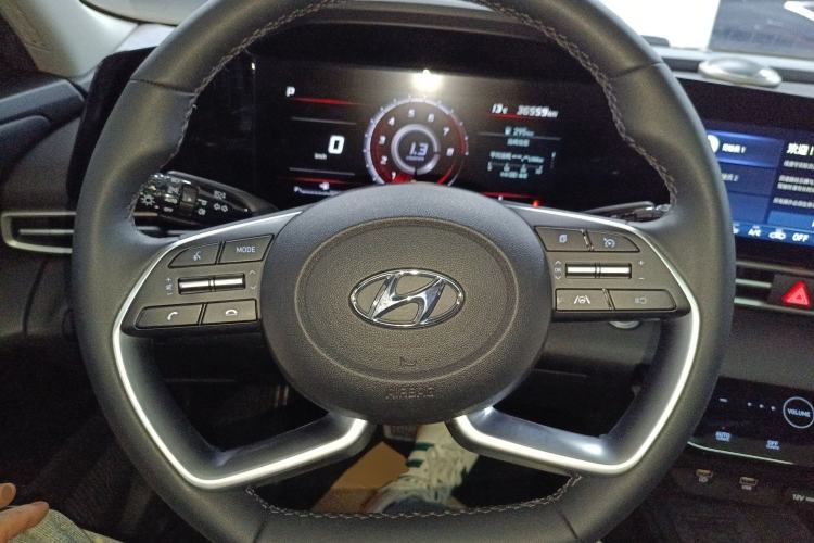 Used Hyundai Elantra 2022 1.5L CVT LUX Prestige Edition Steering Wheel