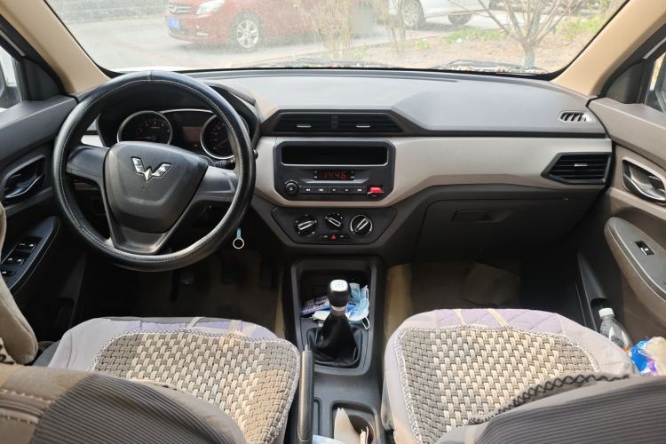 Used Wuling Hongguang 2018 1.5L S Standard Version L2B Center Console