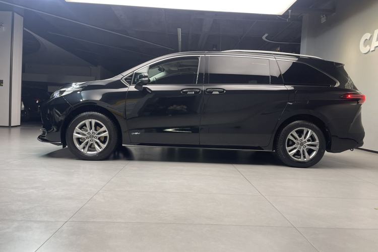Used Toyota Sienna 2024 2.5L Hybrid Comfort Edition
