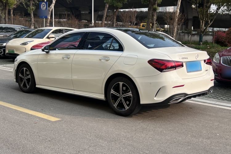 Used Mercedes-Benz A-Class 2022 Revised Version A 200 L Sport Sedan Fashionable Style Exterior 4