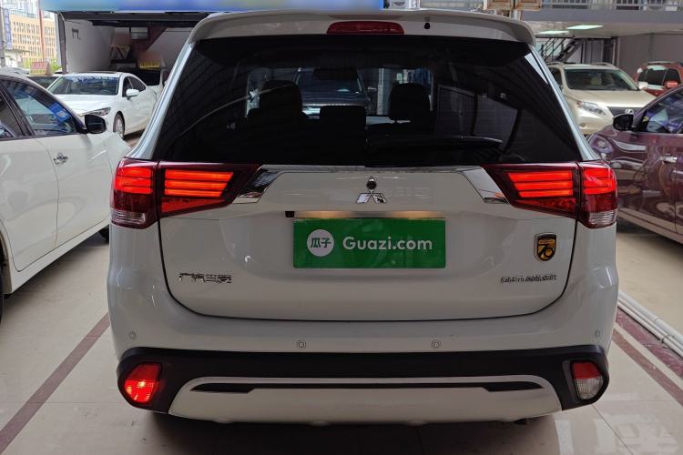 Used Mitsubishi Outlander 2019 2.4L Two-Wheel Drive ZhiXing Version 5 Seats China V Emission Standard Rear