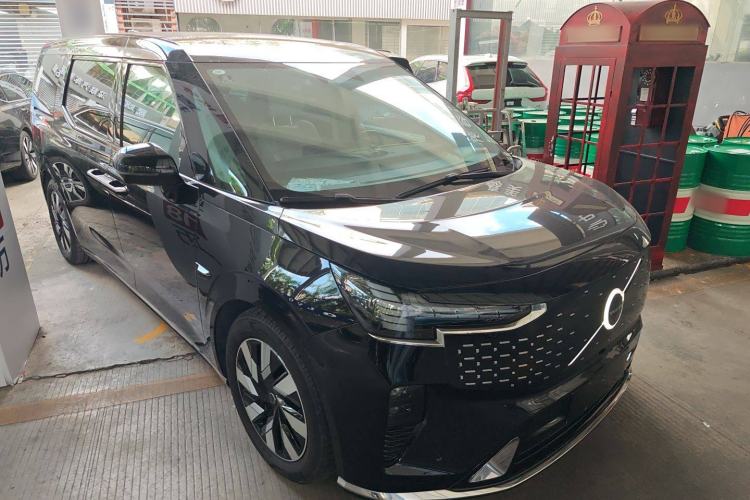 Used Volvo EM90 2025 Ultra Six-Seater