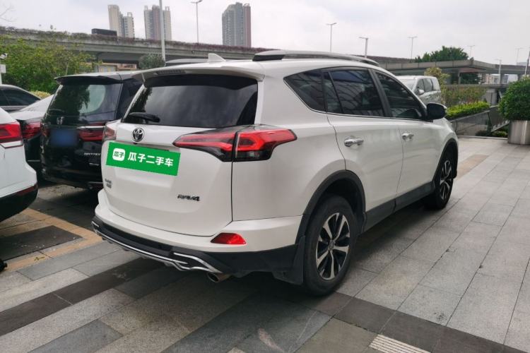Used Toyota RAV4 2016 2.0L CVT Two-Wheel Drive Fashion Edition China V Standard