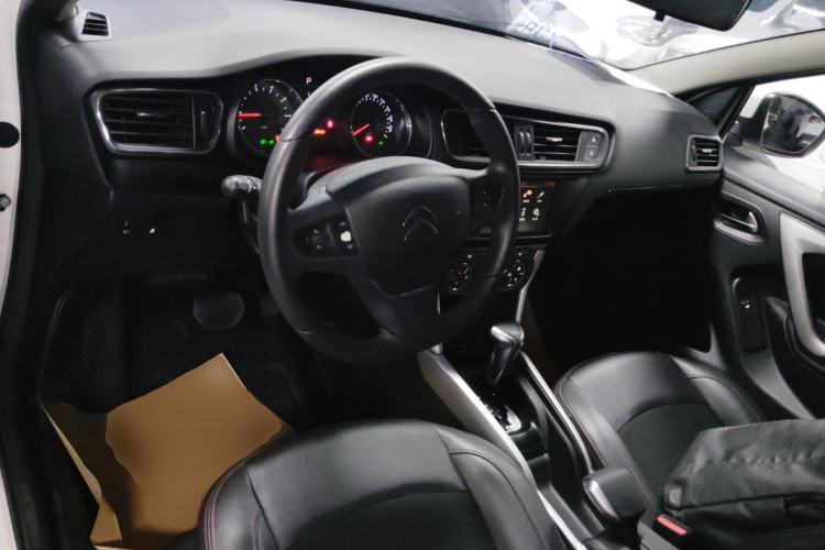 Used Citroen C3-XR 2015 1.6L Automatic Pioneer Model Center Console