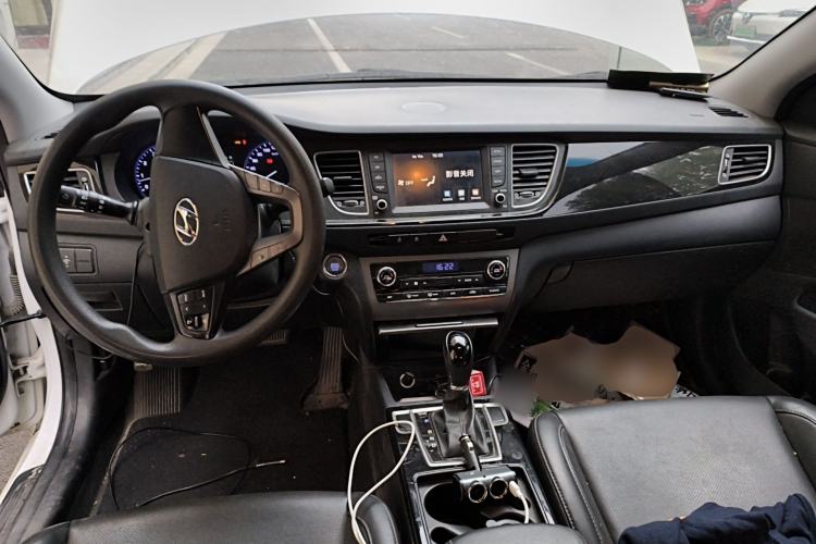 Used Hyundai Mistra 2016 1.8L Automatic Smart GLS Center Console