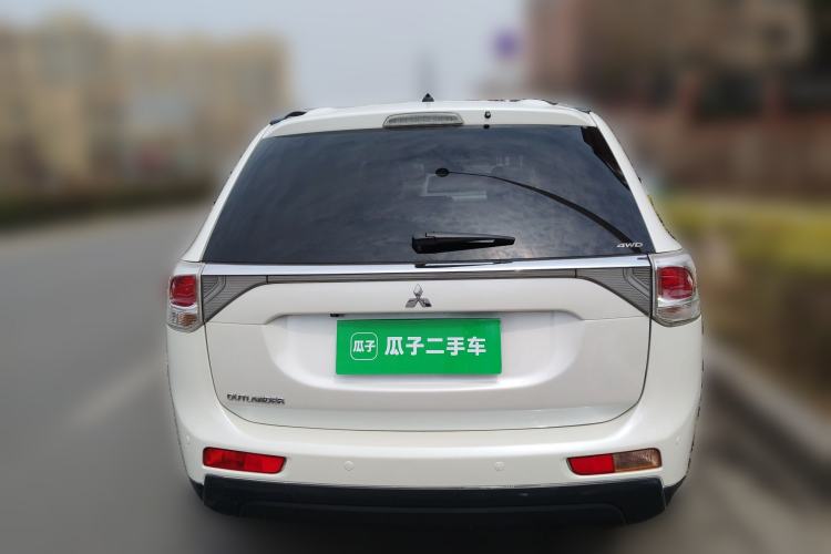 Used Mitsubishi Outlander 2013 2.4L Four-Wheel Drive Luxury Navigation Version 7 Seats