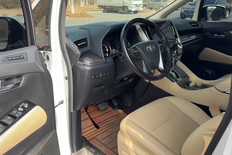 Used Toyota Vellfire 2023 Crown Dual-Engine 2.5L HV Prestige Edition
