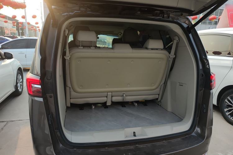 Used Buick GL8 2023 Land Executive Class Comfort Model
