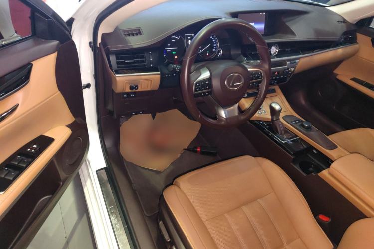 Used Lexus ES 2015 300h Comfort Edition
