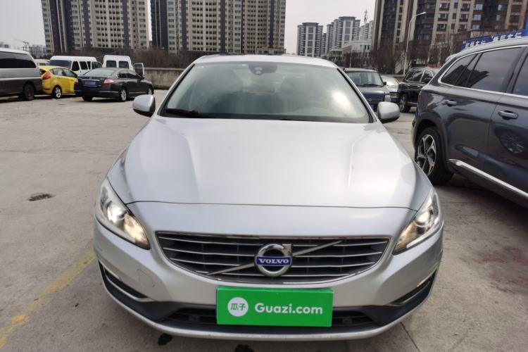 Used Volvo S60 2015 S60L 2.0T Zhiyuan Edition
