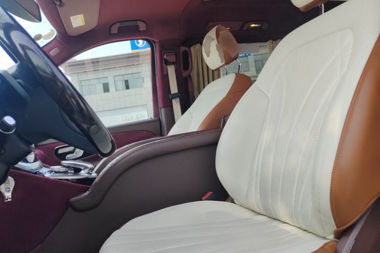 Used Mercedes-Benz V-Class 2017 V 260 Avantgarde Edition Left Front Seat