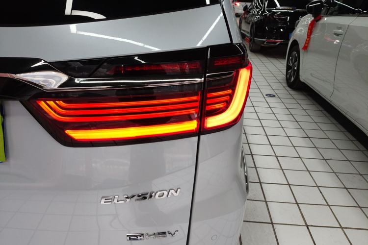 Used Honda Elysion 2024 2.0L eHEV Luxury Edition Right Rear Taillight