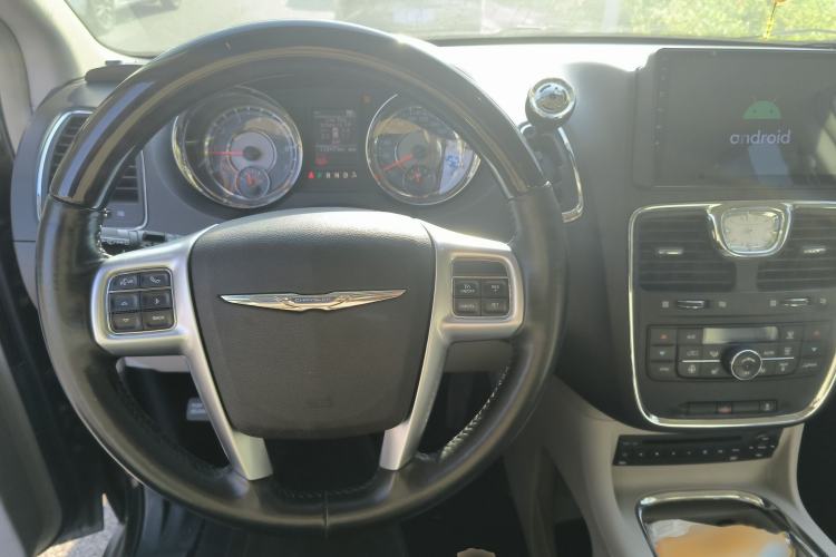 Used Chrysler Grand Voyager 2013 3.6L Luxury Edition Steering Wheel