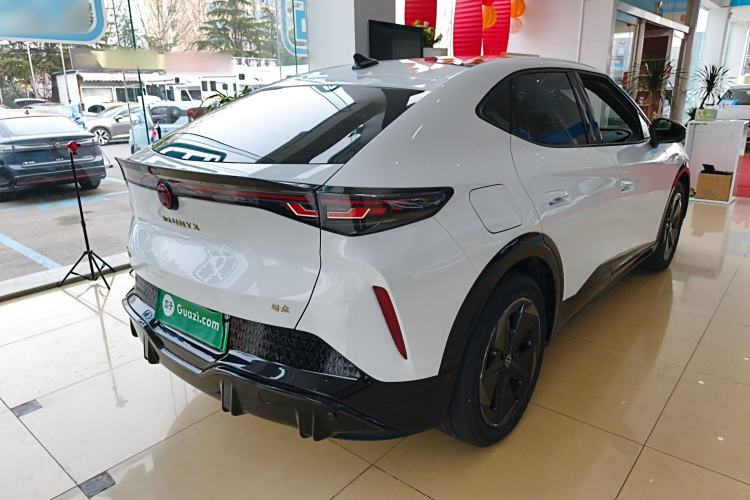 Used Volkswagen ID.UNYX 2024 Pro Long-Range Version Rear Right 45 Deg