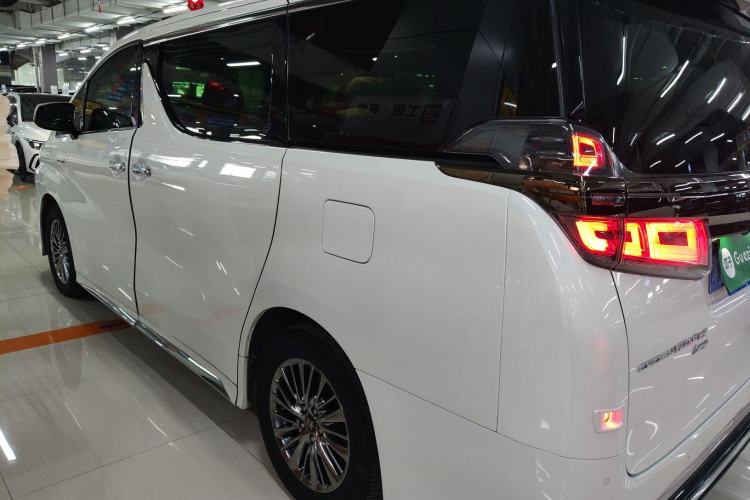 Used Toyota Vellfire 2023 Crown Dual-Engine 2.5L HV Ultimate Edition