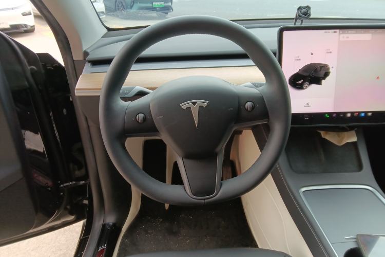 Used Tesla Model Y 2021 Standard Range Rear-Wheel Drive Version Steering Wheel